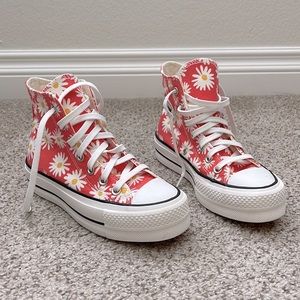 Chuck Taylor All Star Platform High Top sneaker Women’s Size 5.0